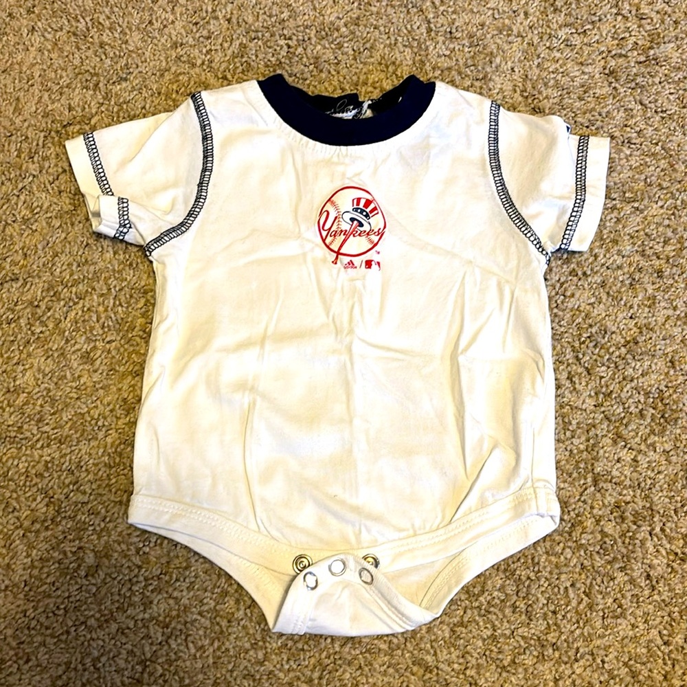 New York Yankees/NYY Bodysuit (Size 3-6 Months)